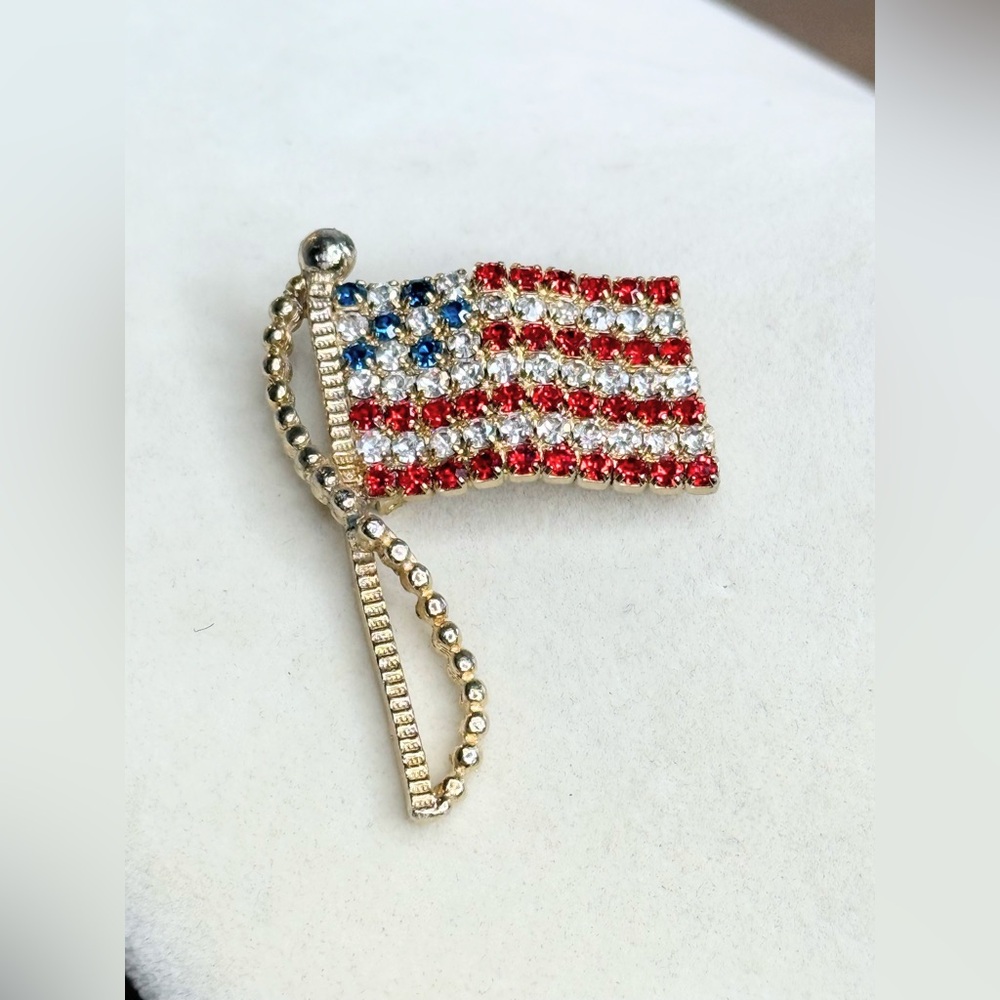 Vintage Ralph Rafaelian American Flag Brooch Sparkling Rhinestone Pin - Picture 3 of 8